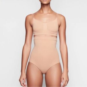 SKIMS Seamless Sculpt High-Waisted Brief Ochre Size XXS/XS